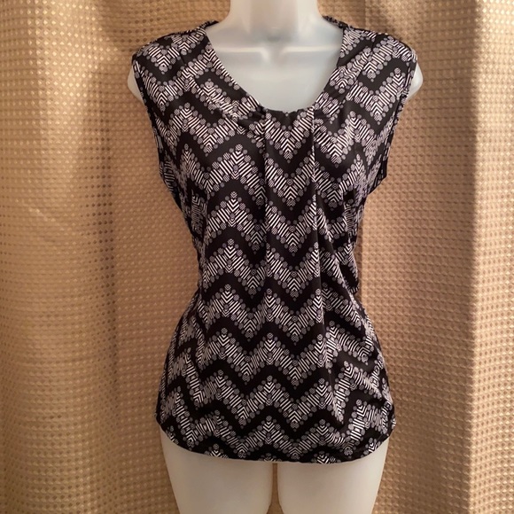 FREE w/purchase of any item $10 or more. JM Fleurette Chevron Blouse size XLP - Picture 7 of 9